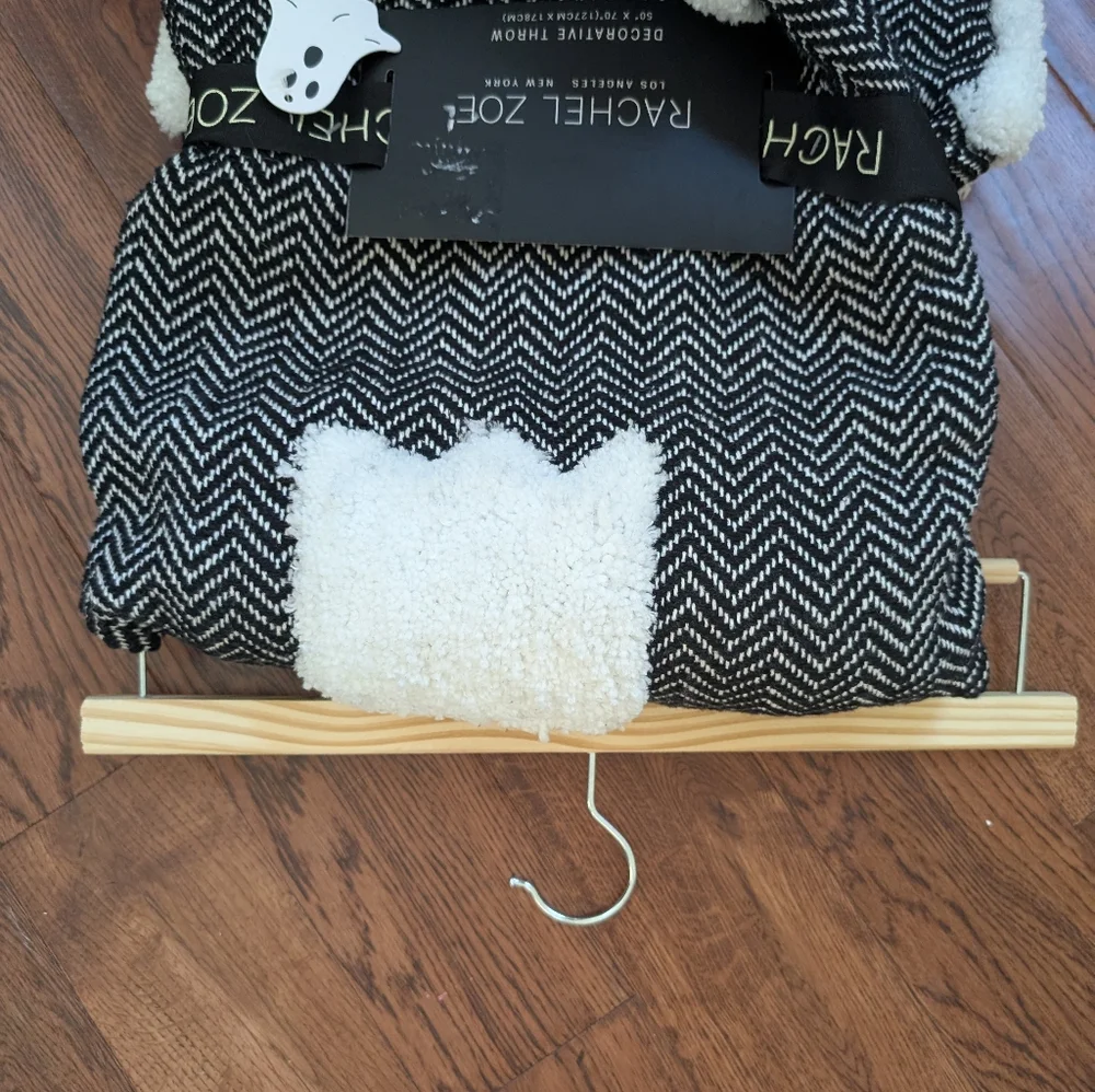 Rachel Zoe Halloween Ghost Black White Decorative Throw Blanket 50" x 70" NWT - Picture 8 of 8